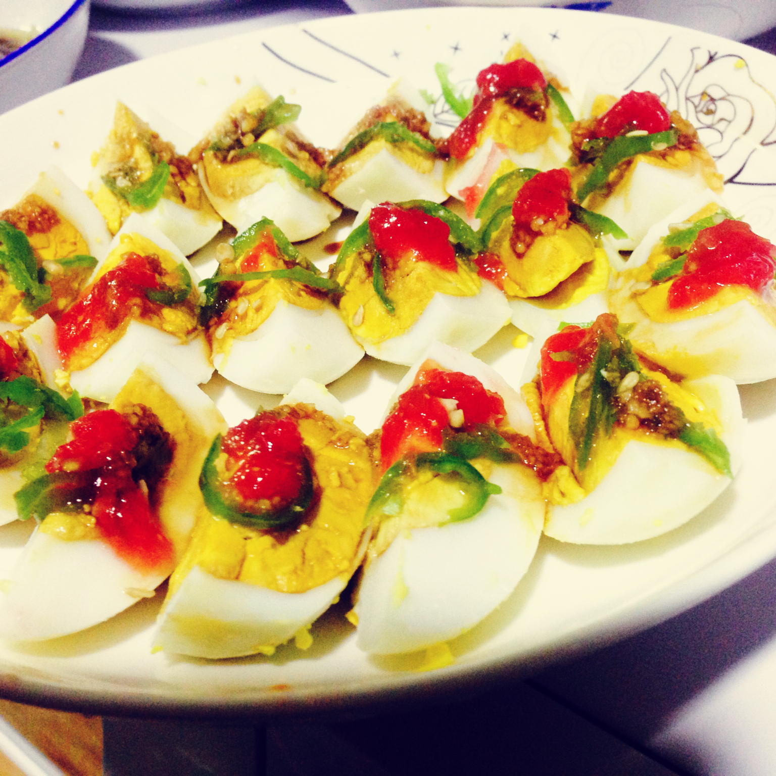 做过 浇汁葱香鸭蛋 正愁煮的鸭蛋怎么吃呢 这样弄简单又好吃