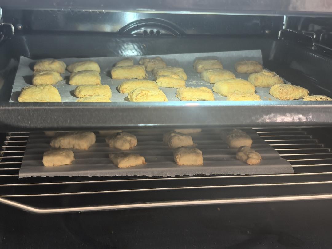 消耗淡奶油的司康