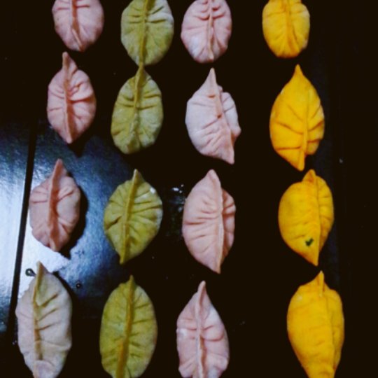 彩色柳叶饺子