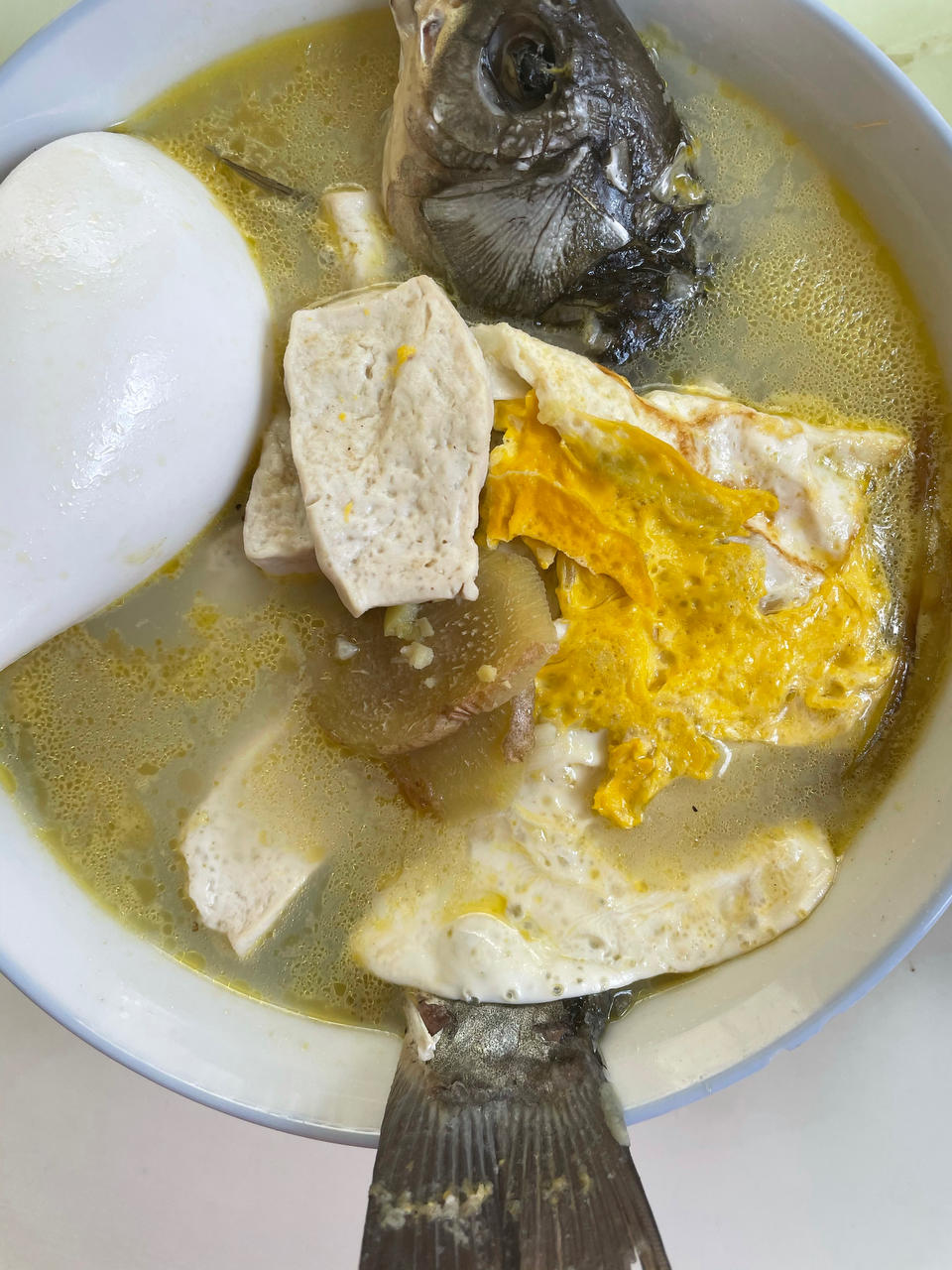 煎蛋鲫鱼汤