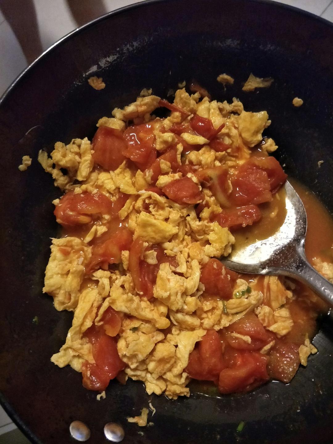 番茄炒蛋--15张图教你做出最美味的番茄炒蛋番茄,土鸡蛋,青椒,小葱,糖