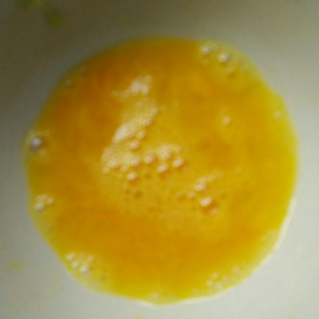 青椒毛豆炒蛋的做法 步骤2
