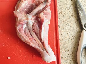 低脂鸡腿肉卷的做法 步骤3