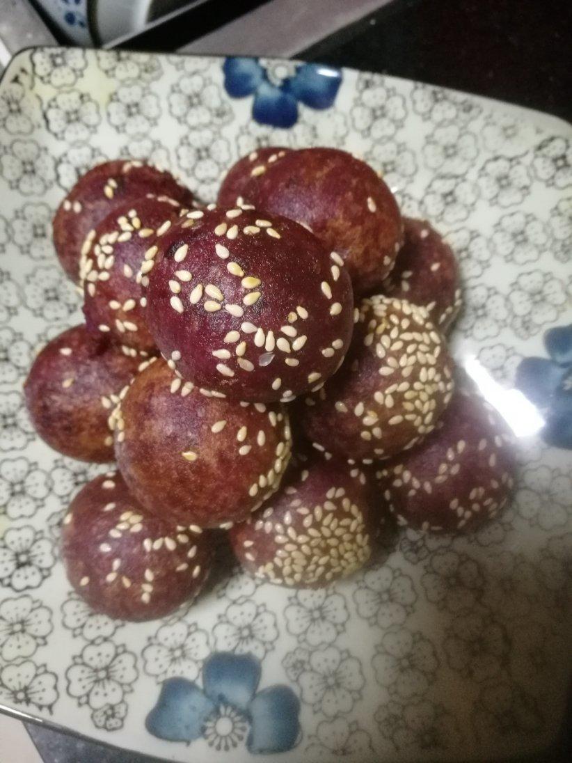 紫薯芝麻球