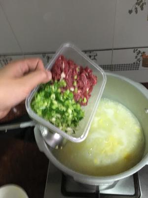 鸡蛋牛肉粥的做法 步骤4