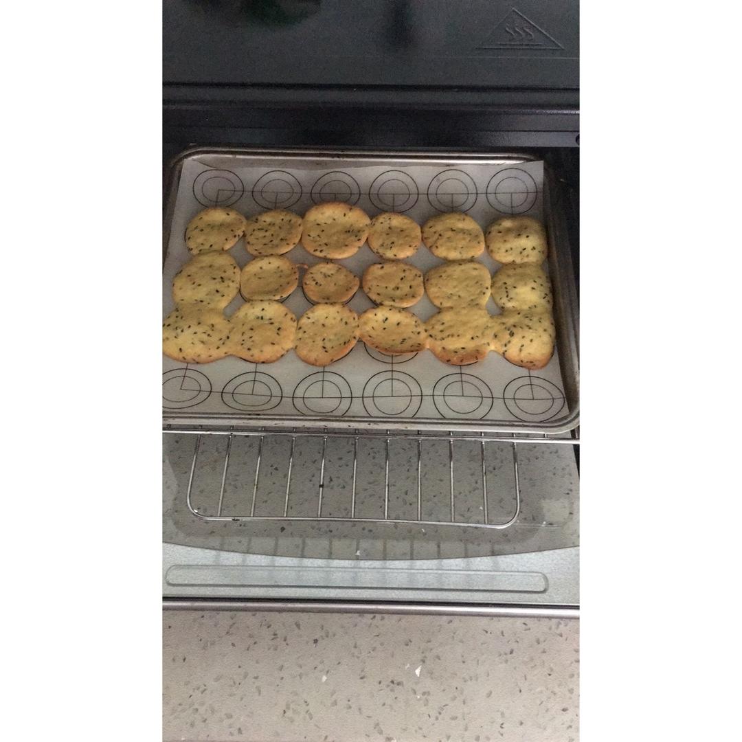 宝宝辅食：芝麻鸡蛋薄脆饼干