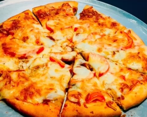 自制西餐：地中海边的那不勒斯披萨🍕的做法