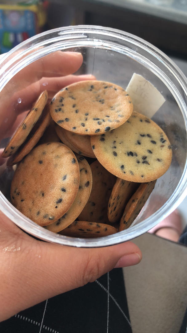 小时候的味道 — 芝麻鸡蛋薄脆饼干