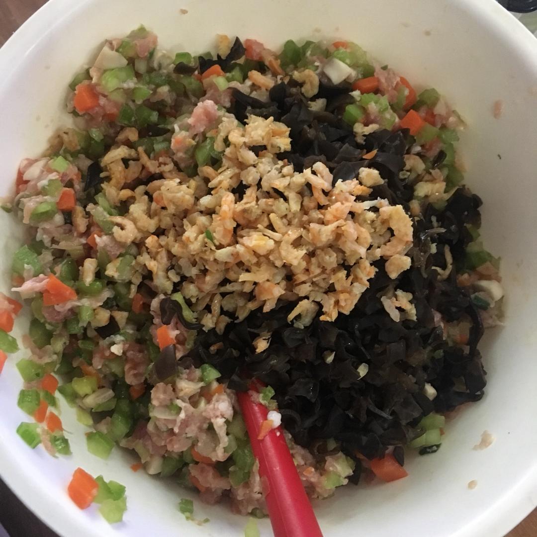 鲜掉眉毛的 三鲜水饺~
