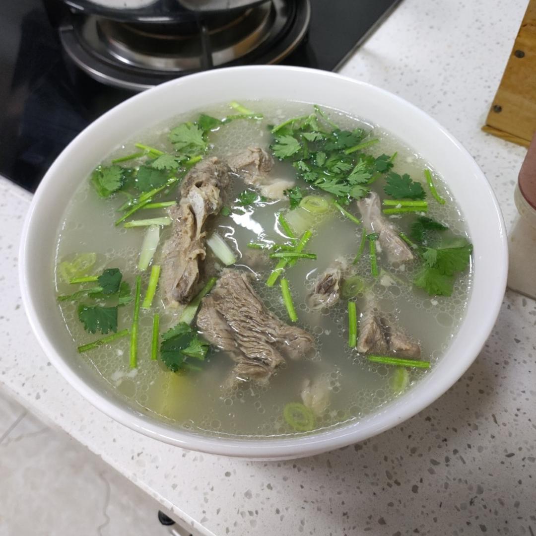 羊肉汤（汤鲜味美不膻气）