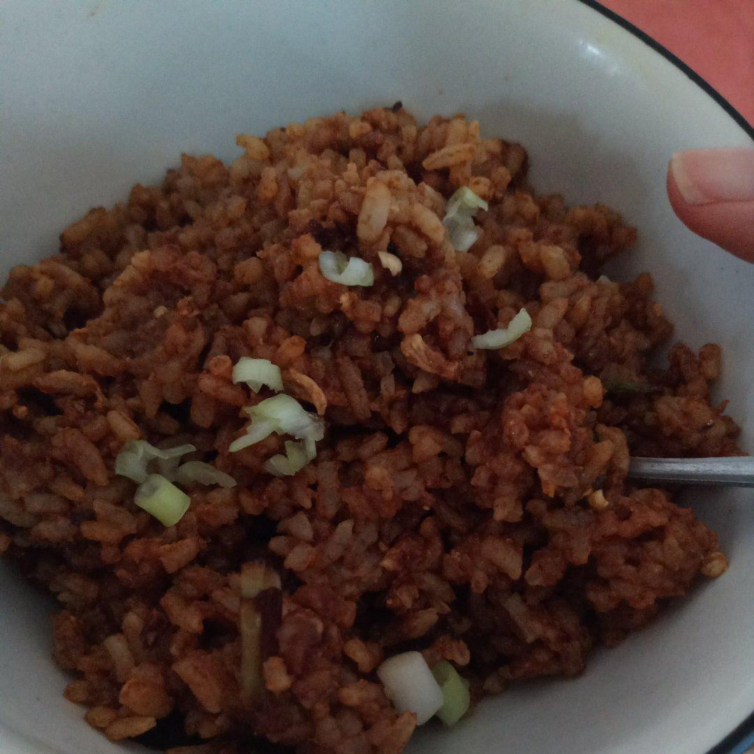 就剩一碗白米饭了--酱油炒饭