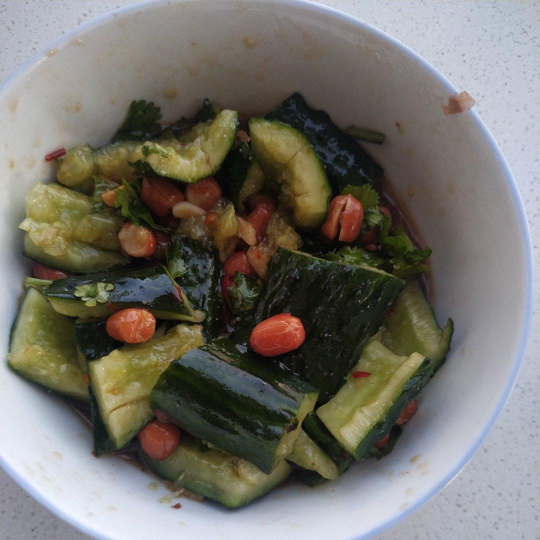 下酒菜之拍黄瓜拌花生米