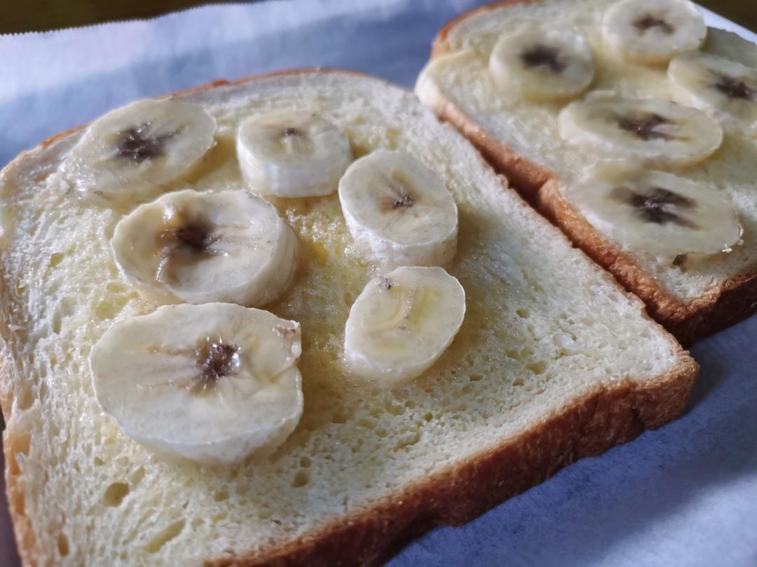 酥脆香甜的黄油香蕉烤吐司
