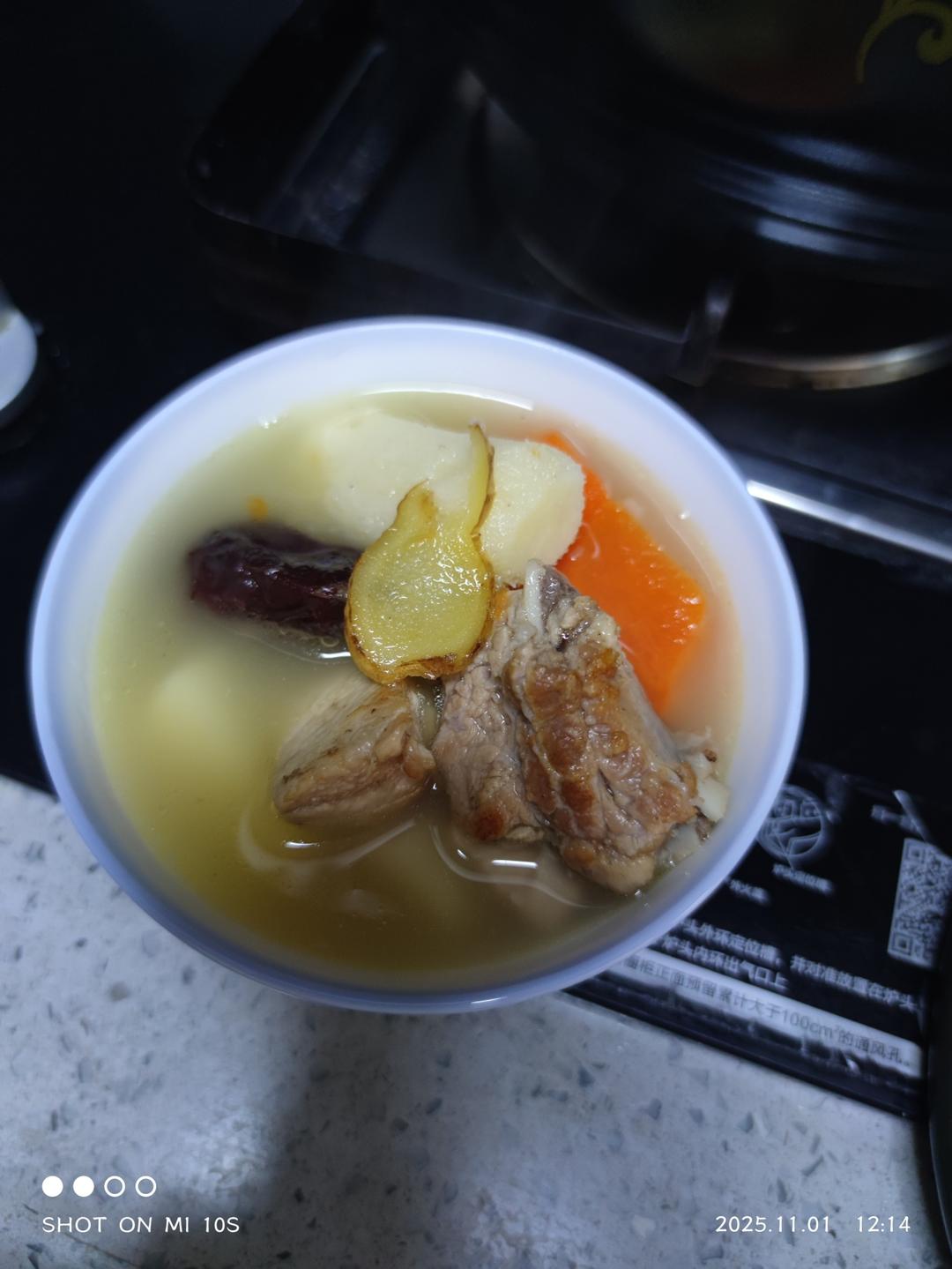 鲜甜营养的淮山胡萝卜排骨汤