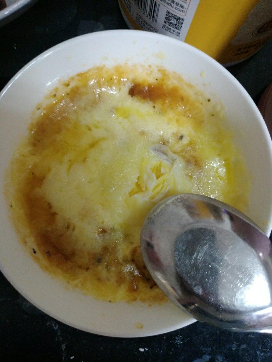 只需摆好材料去微波！惊艳全家的早餐端上桌：香肠奶酪烘蛋