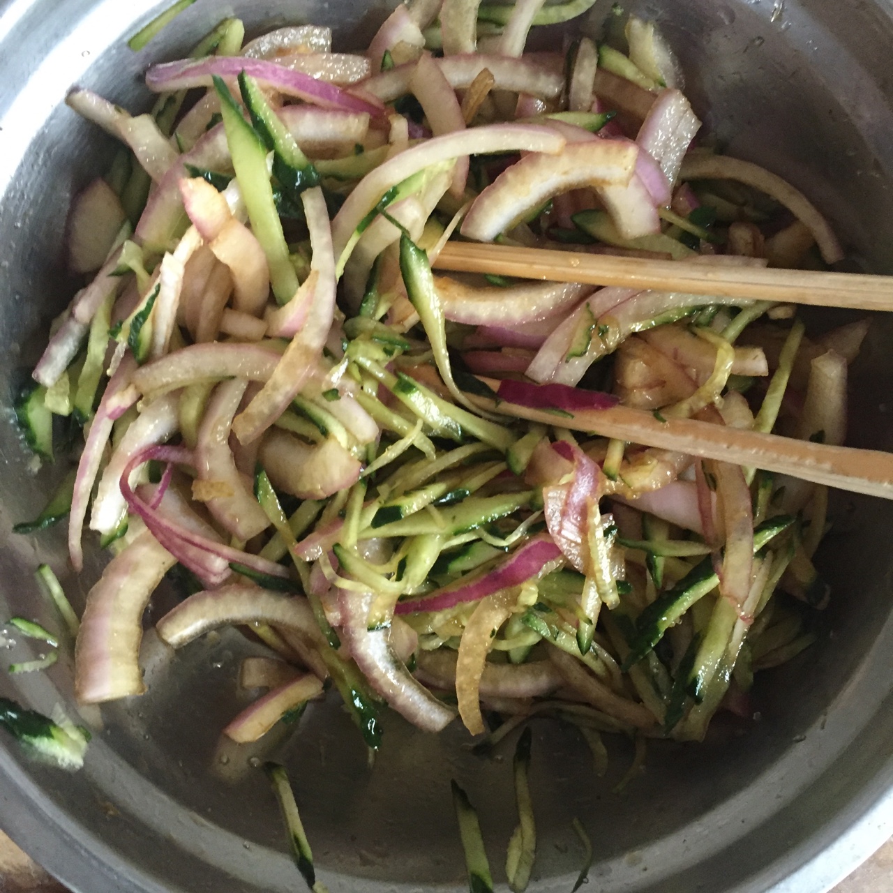 大园子做的凉拌洋葱黄瓜