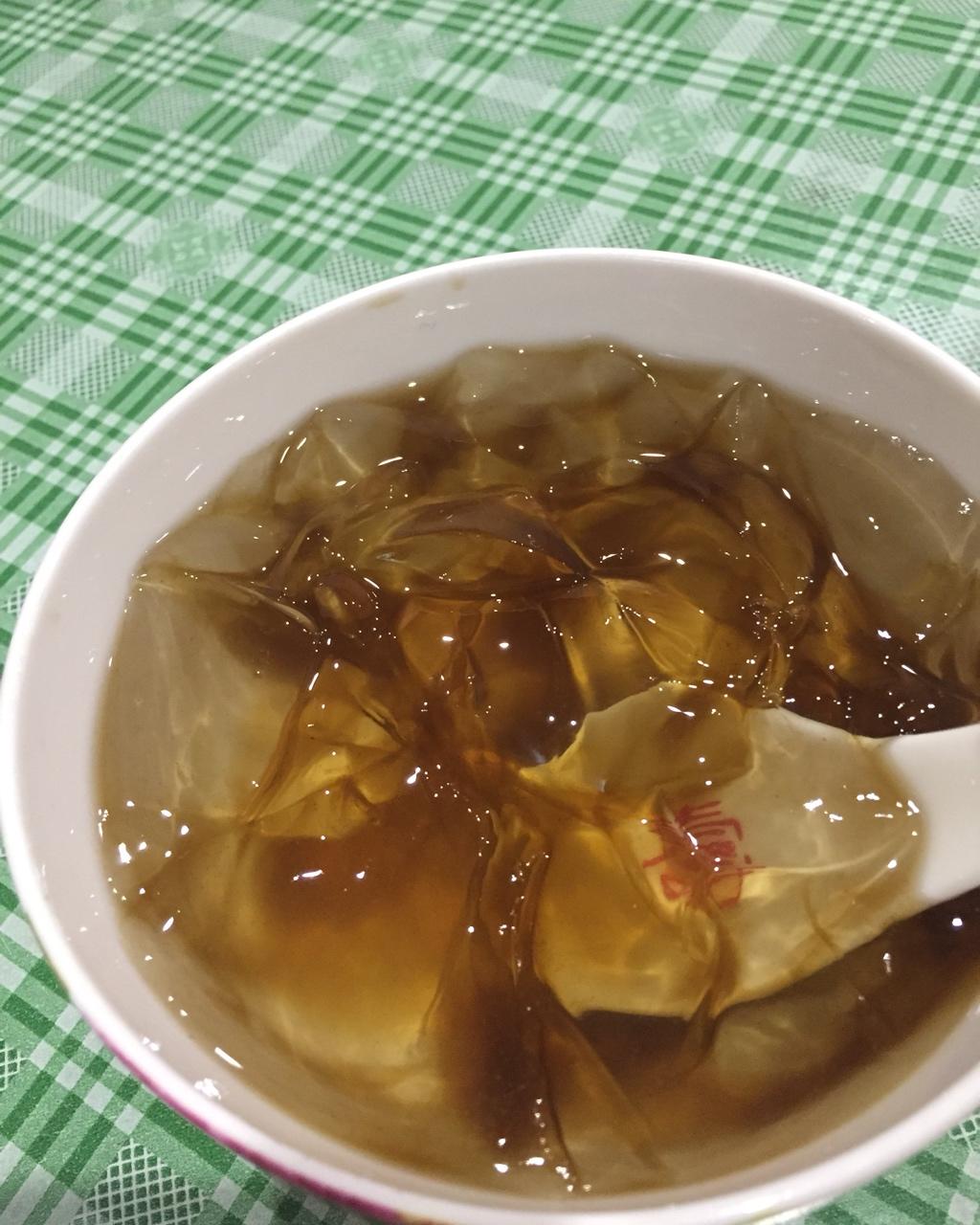 纯正的手工制造冰凉粉（传统红糖冰粉）