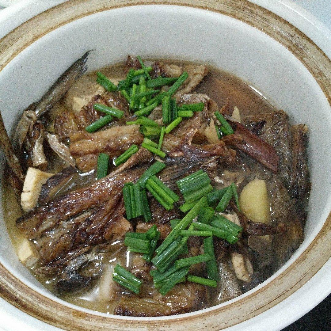 小鱼干豆腐煲
