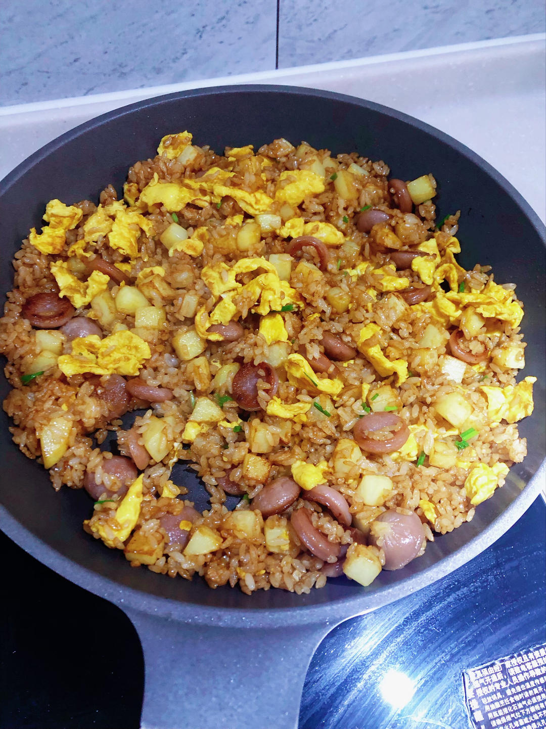 邻居抢着来我家吃土豆香肠炒饭，原来这么香！