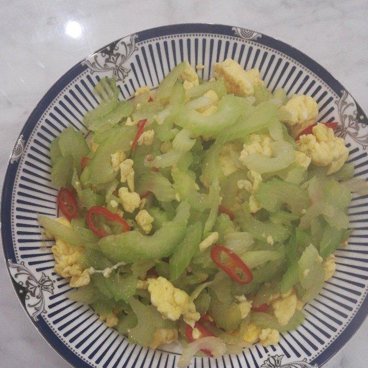 芹菜炒鸡蛋