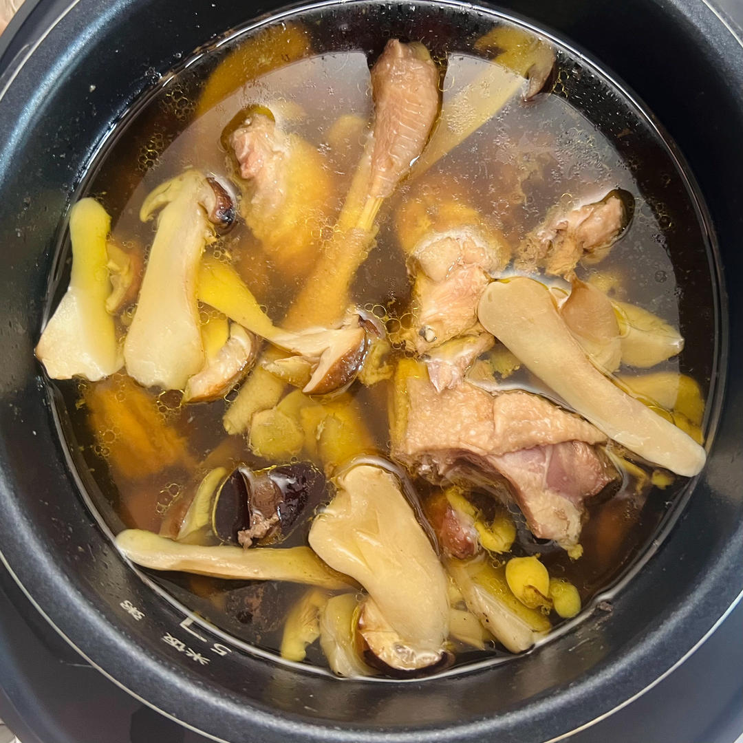鲜松茸土鸡汤