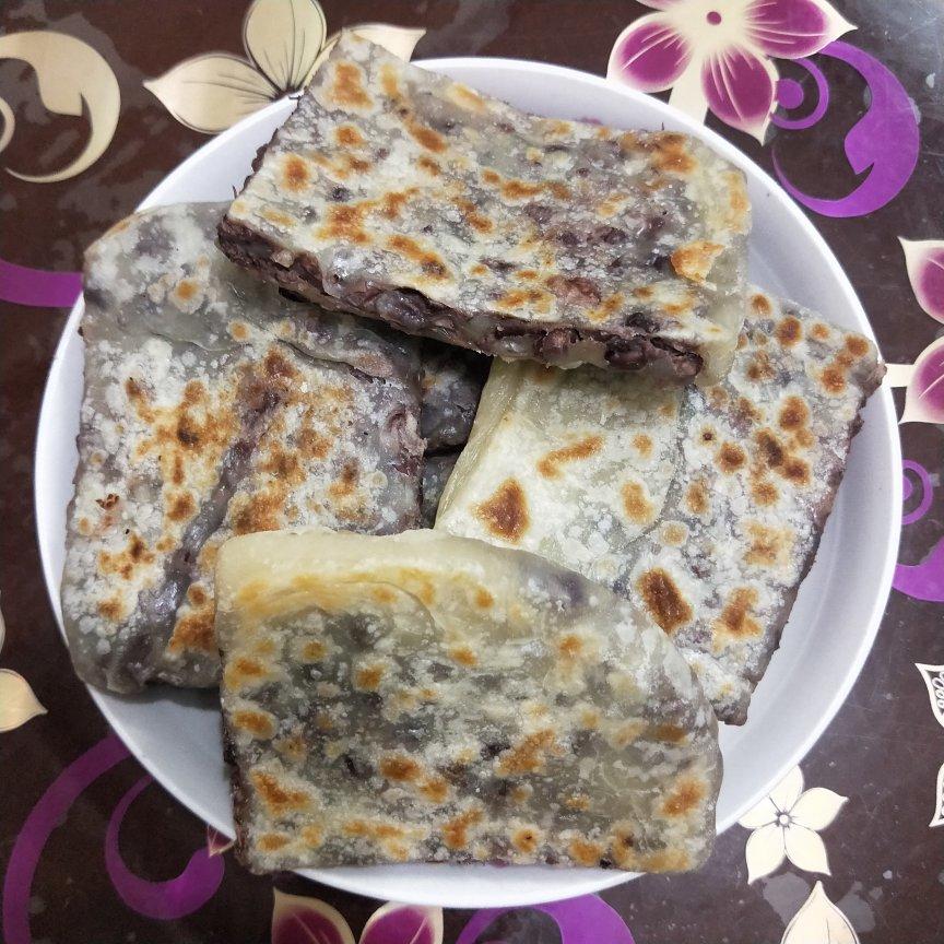用自制的蜜红豆做的红豆饼