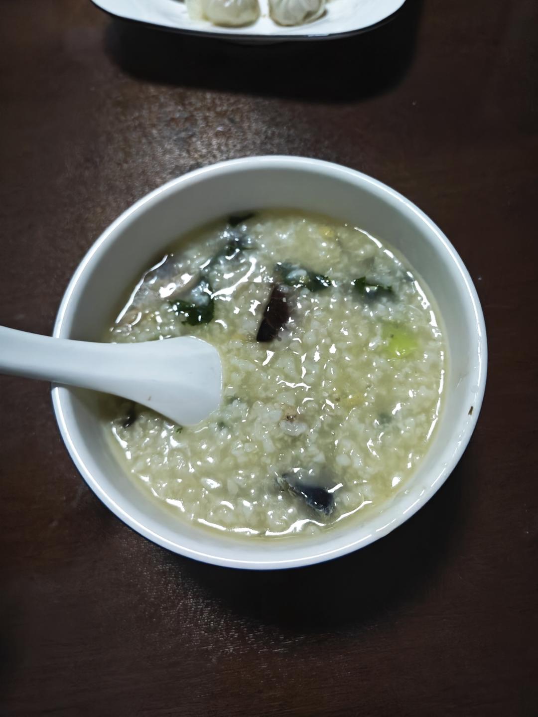 妈妈👩教我做的皮蛋瘦肉粥🥣简单快捷美味😋