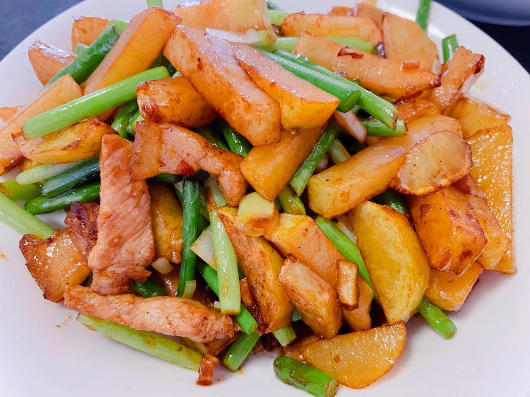 土豆炒蒜苔
