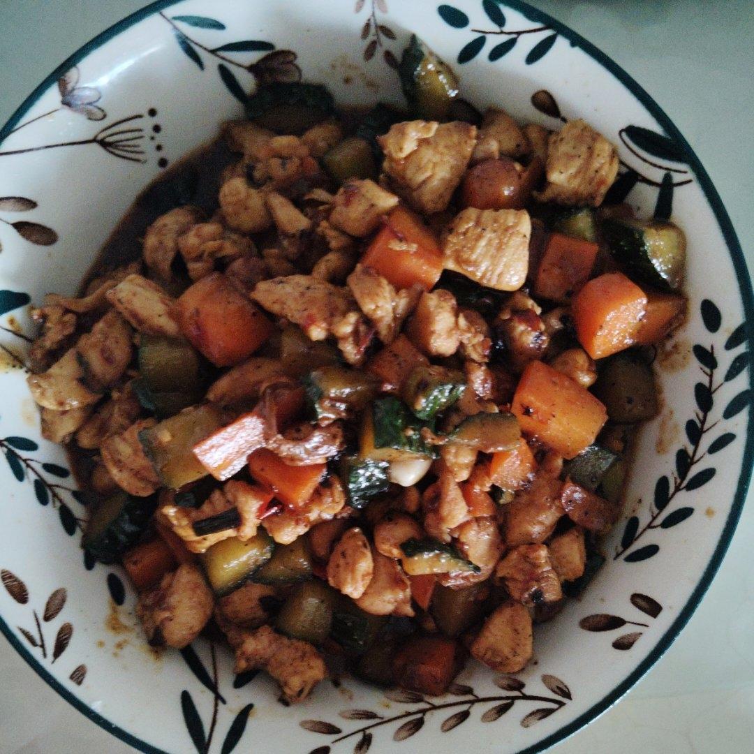 家常快手宫保鸡丁，小朋友也能吃的微辣版，小白也能复刻95%形似，90%味道！