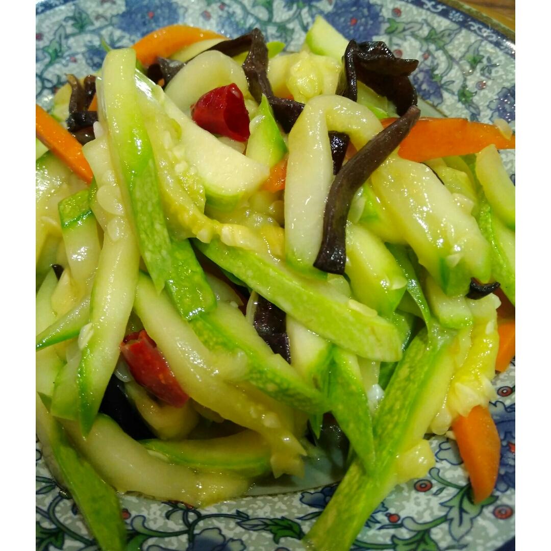 美丽猪蹄做的素炒西葫芦