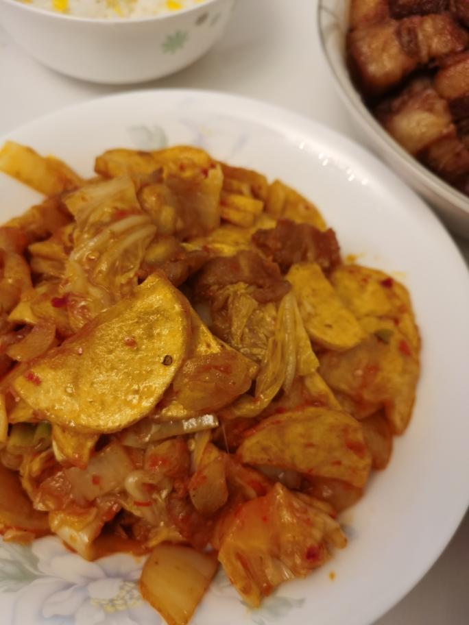辣白菜五花肉土豆片