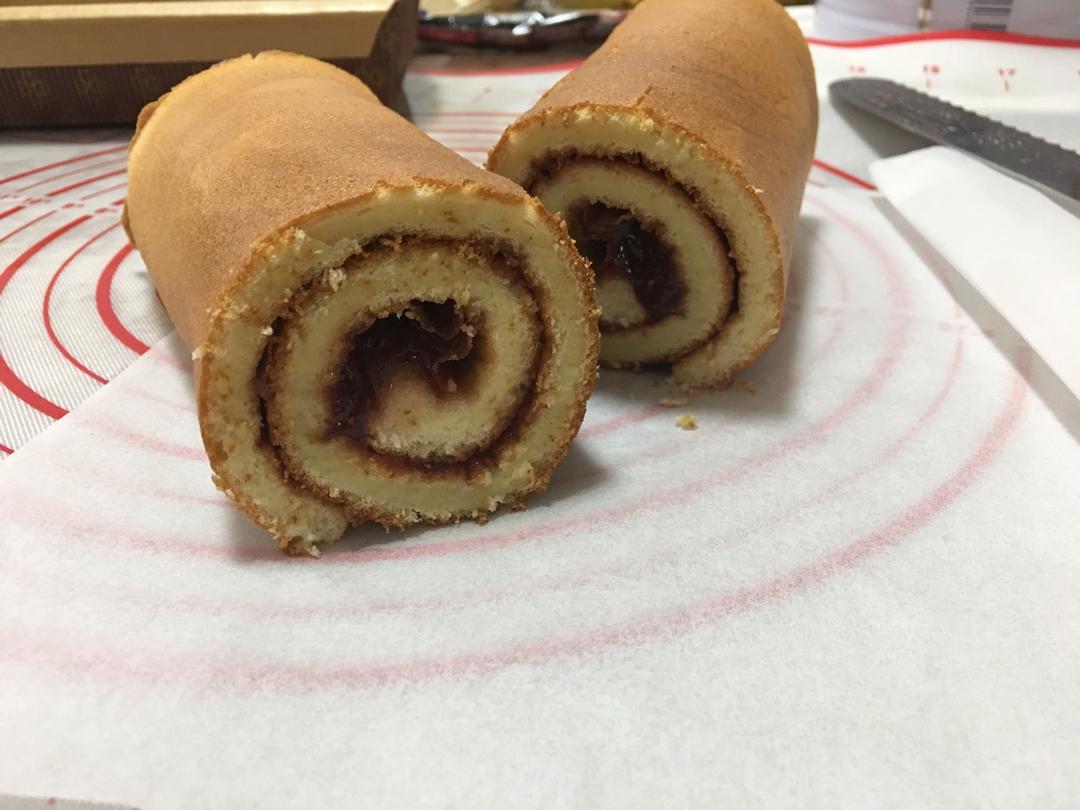 草莓酱蛋糕卷