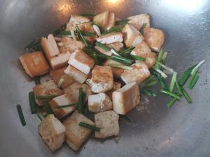 一清二白【小葱炒豆腐】简单家常味的做法 步骤3