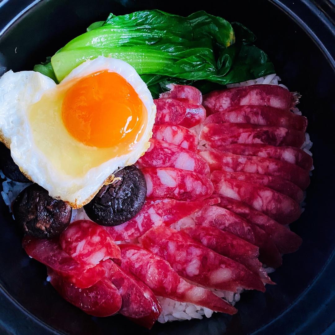 广式腊味煲仔饭