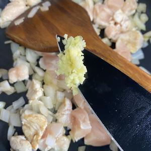 低脂咖喱鸡肉糙米餐的做法 步骤2