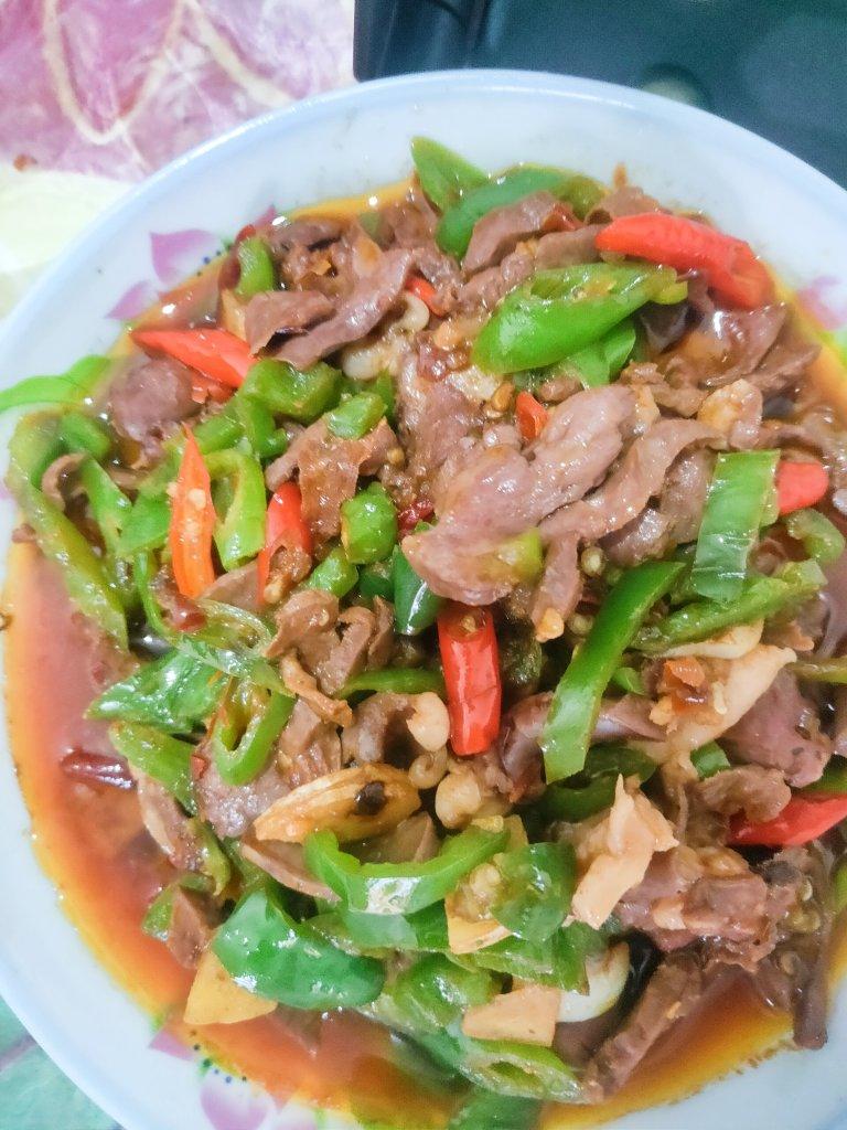 清爽蒜泥干锅鸡脚排骨