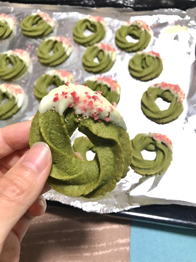 酥到掉渣❗️烤箱必做的美食，抹茶花环曲奇
