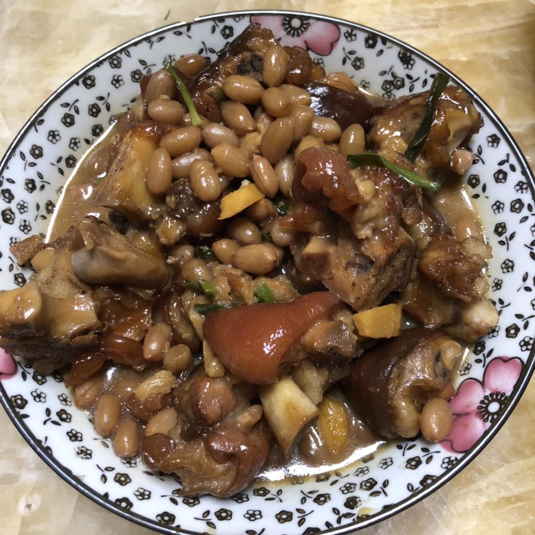 黄豆焖猪蹄
