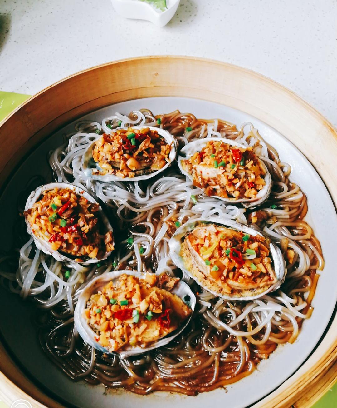 蒜蓉粉丝蒸鲍鱼