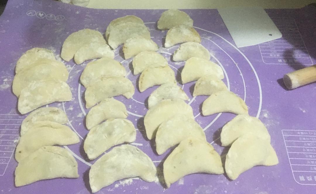 大肚饺子包法——后附视频  (胡萝卜牛肉馅儿)