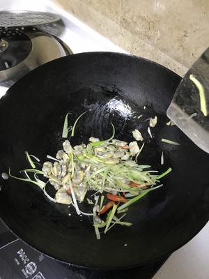 花蛤大葱烧豆腐的做法 步骤4