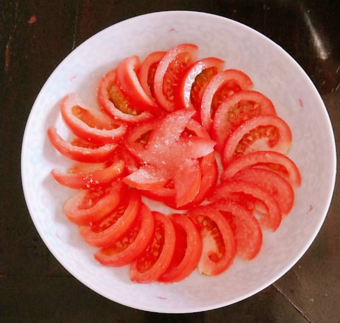 凉拌西红柿摆盘图片