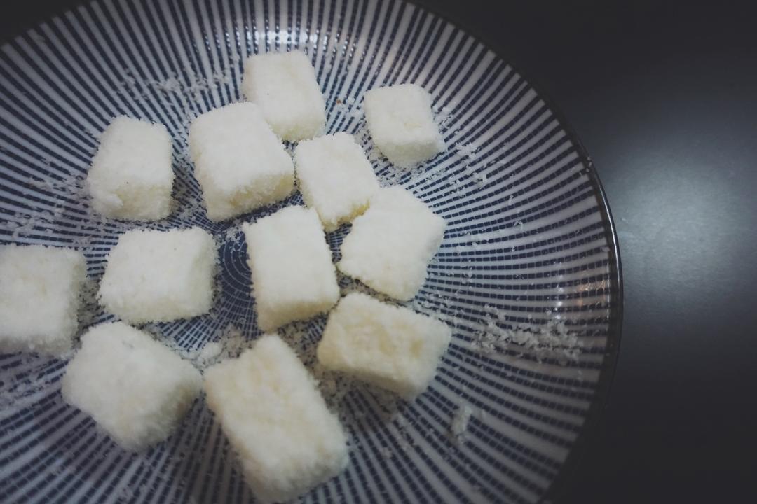 完胜85度C牛奶椰丝小方