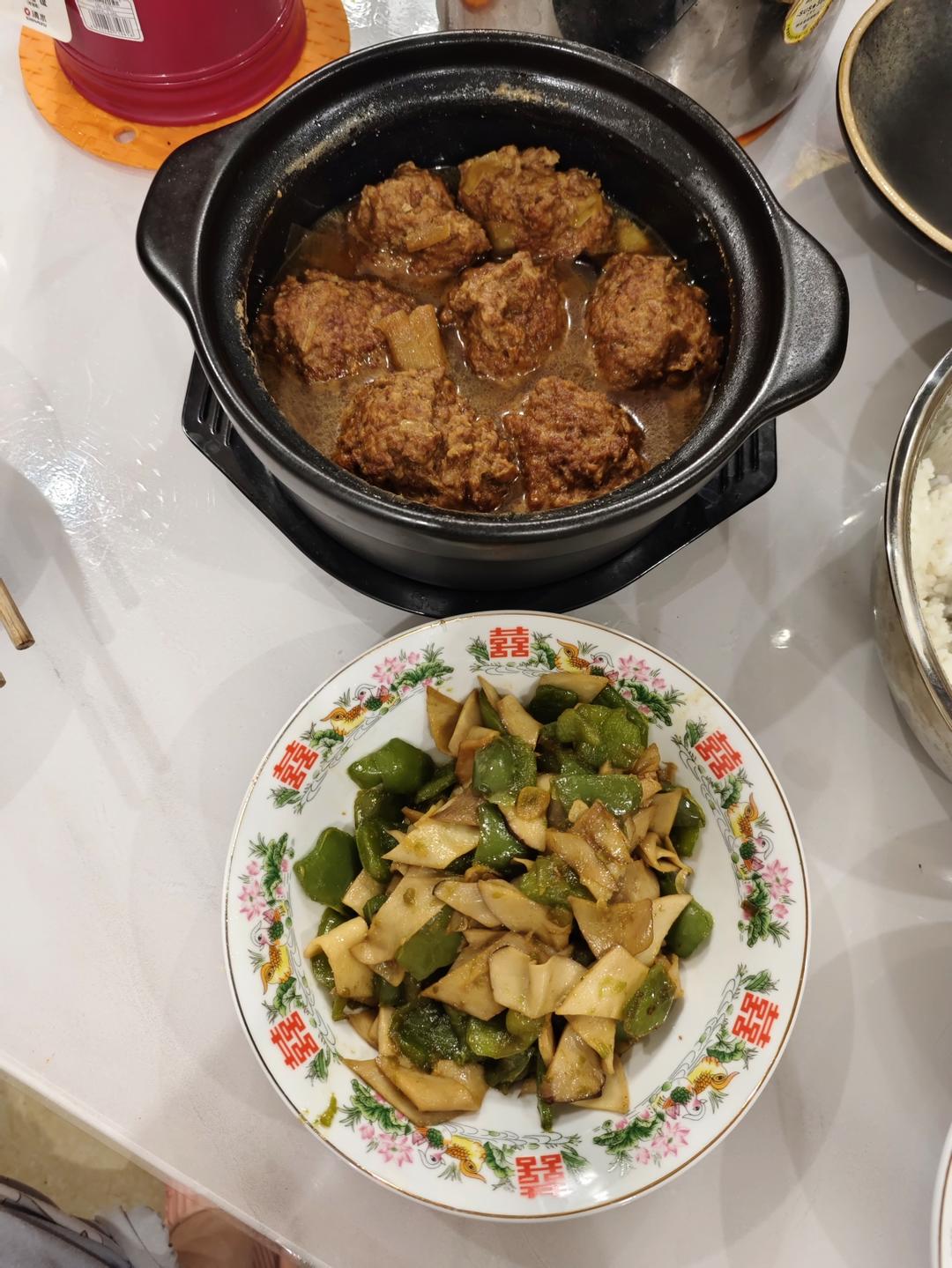 简单的红烧狮子头～拌饭太香了
