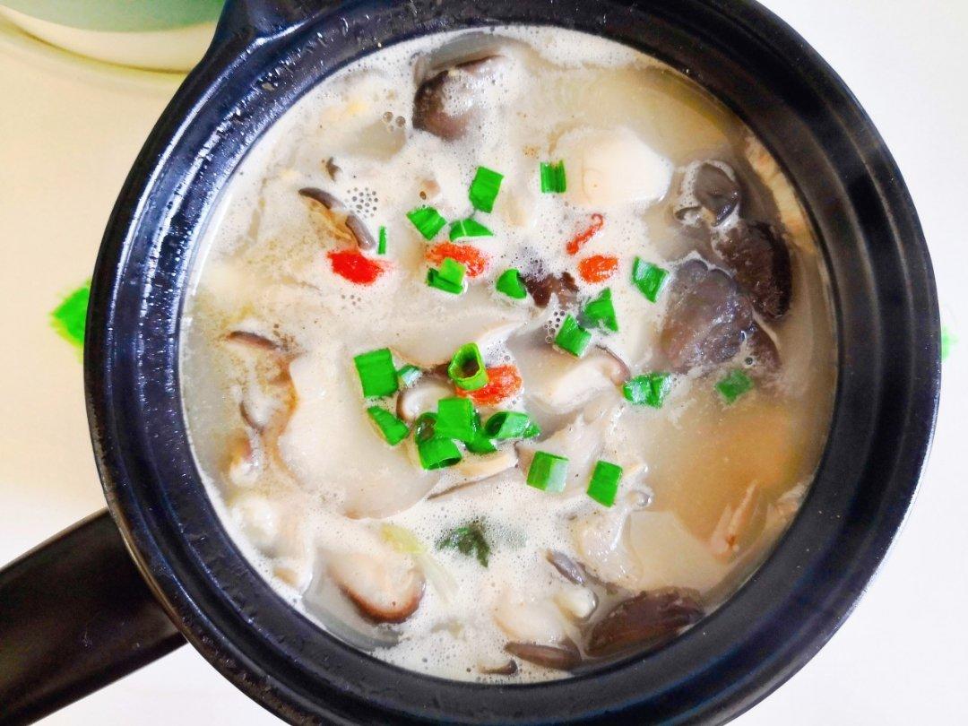 杂骨菌菇汤