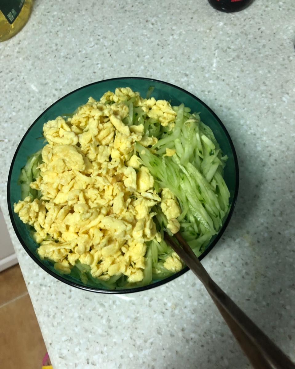 清淡的黄瓜鸡蛋水饺