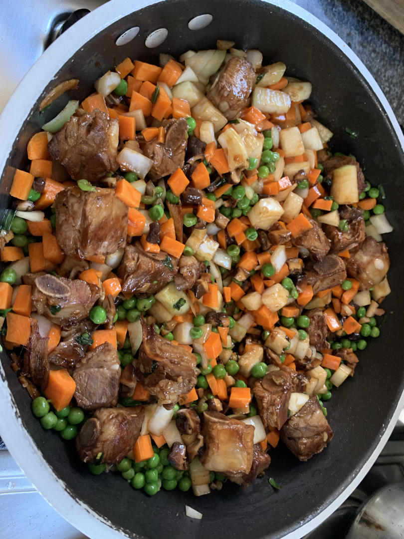 喷香排骨焖饭（爆好吃）