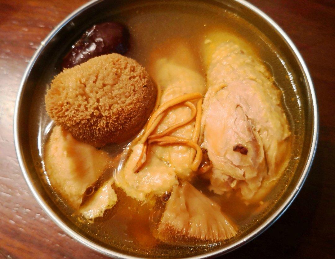 猴头菇虫草花煲鸡汤