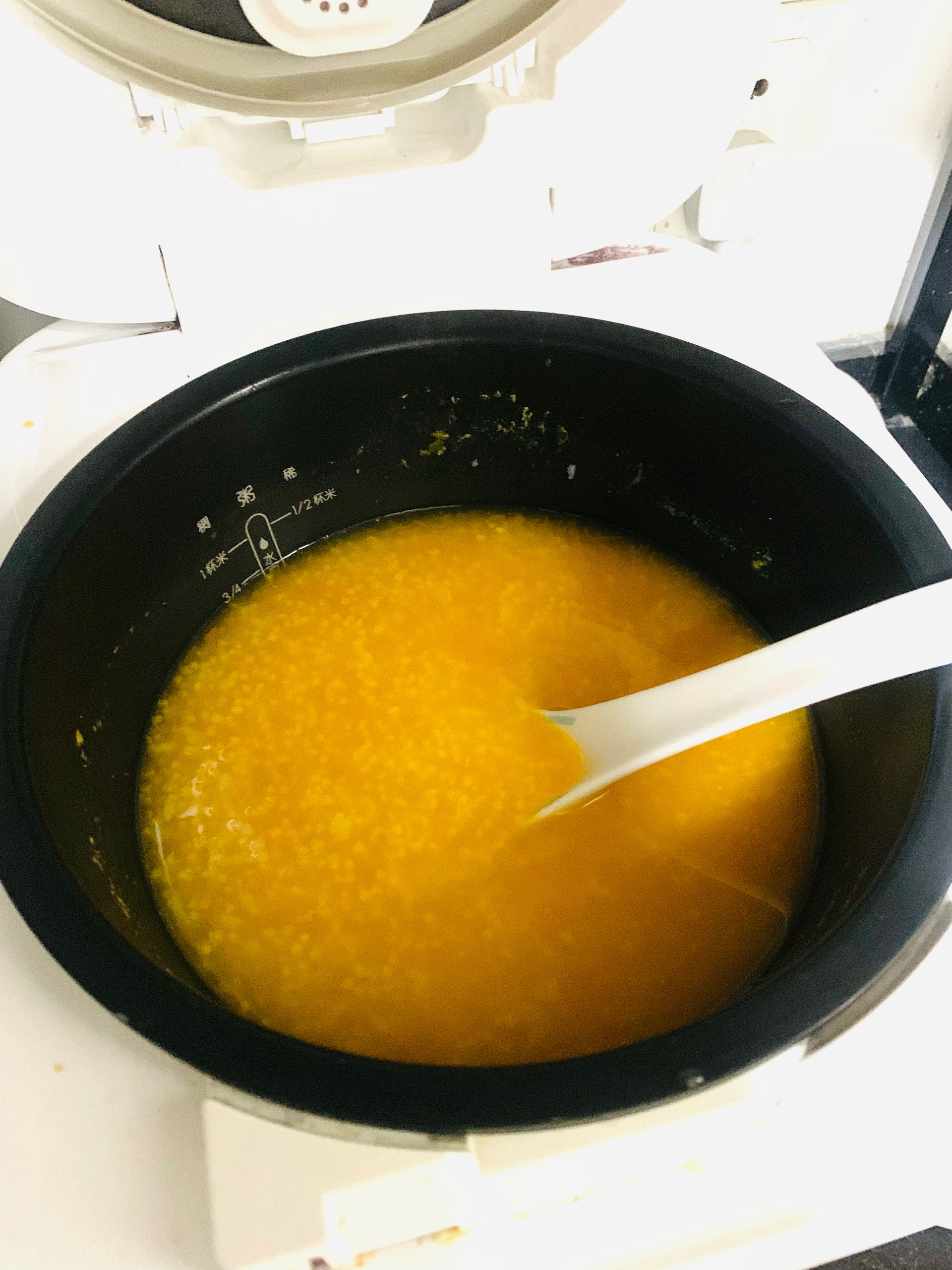 厨房小白的南瓜小米粥的做法