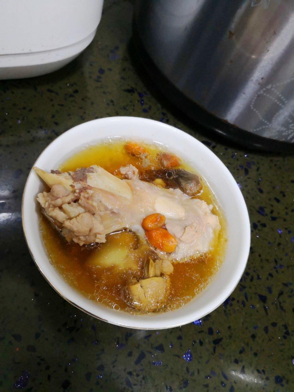 羊肚菌姬松茸排骨汤